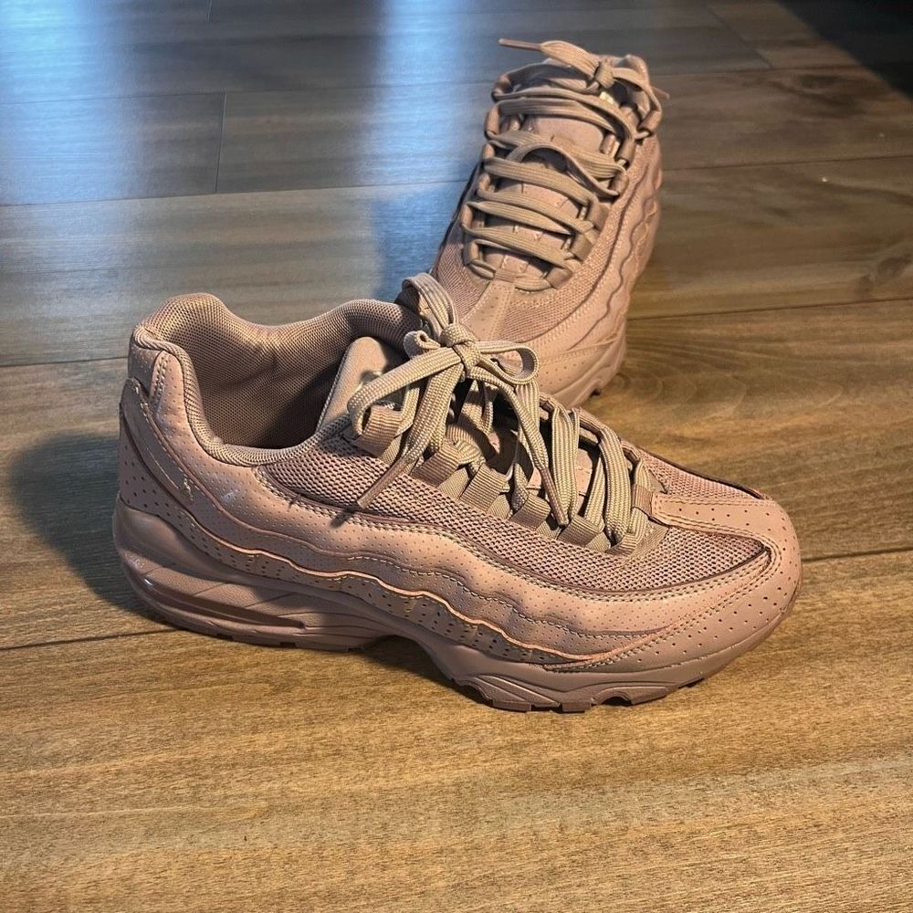 Nike Air Max 95 GS Particle Rose Pink Sneakers AJ1899-600 Size 6Y Women 7.5